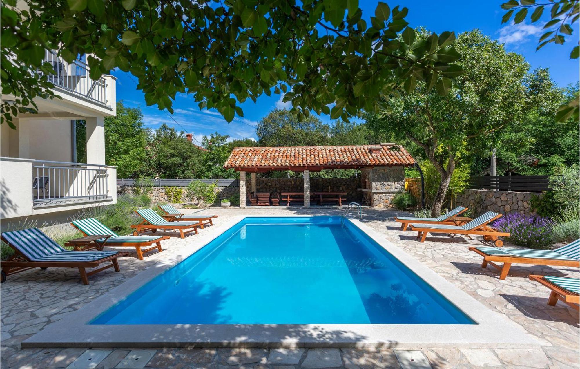2 Bedroom Beautiful Apartment In Pinezici Exterior foto